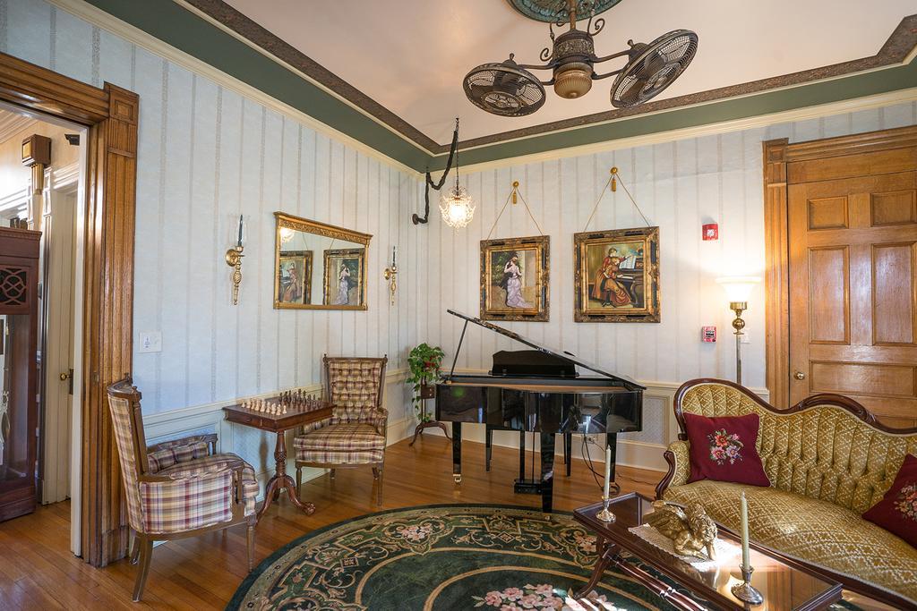 The Wallingford Victorian Inn Exterior photo