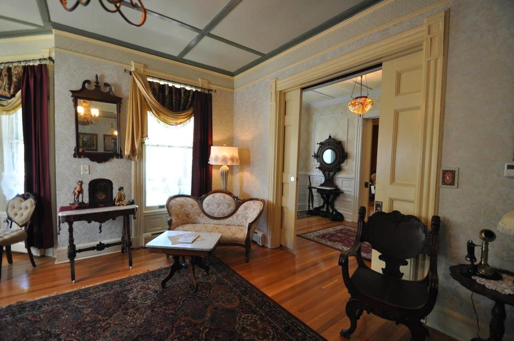 The Wallingford Victorian Inn Exterior photo
